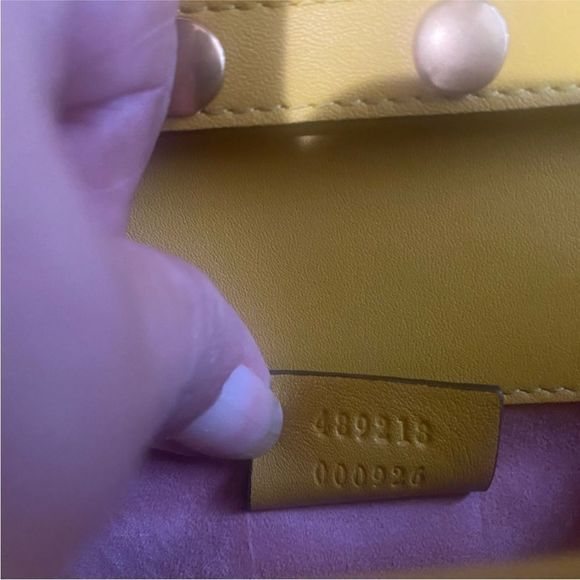 Gucci Broadway Pearly Bee Shoulder Bag
Crystal Embellished Satin - Picture 14 of 14